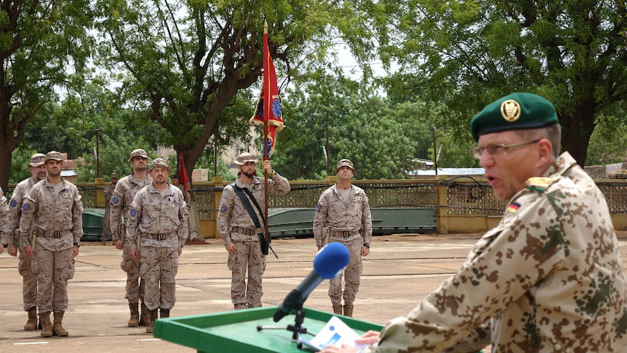 Fotos: Entrega de medallas a los dos soldados españoles que repelieron el ataque yihadista a la base de Koulikoro, en Malí