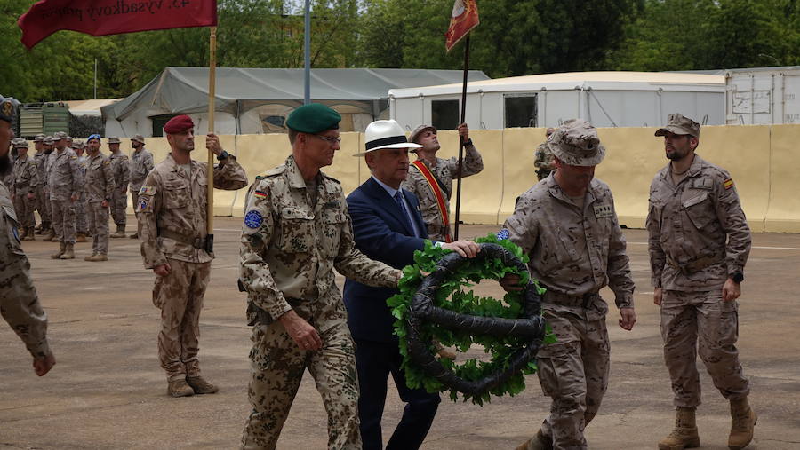 Fotos: Entrega de medallas a los dos soldados españoles que repelieron el ataque yihadista a la base de Koulikoro, en Malí