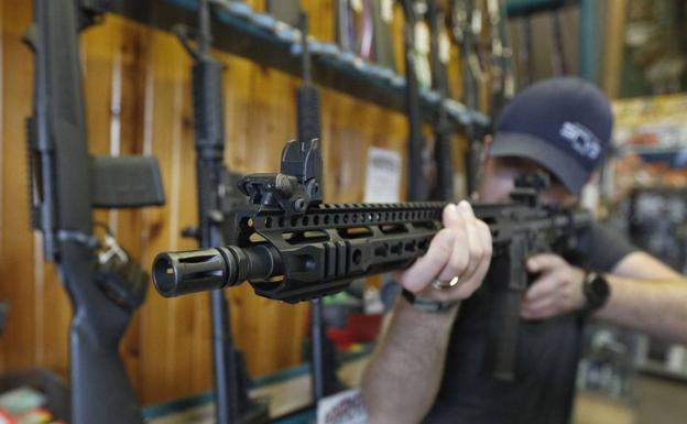 Los suizos aprueban endurecer la normativa sobre posesión de armas