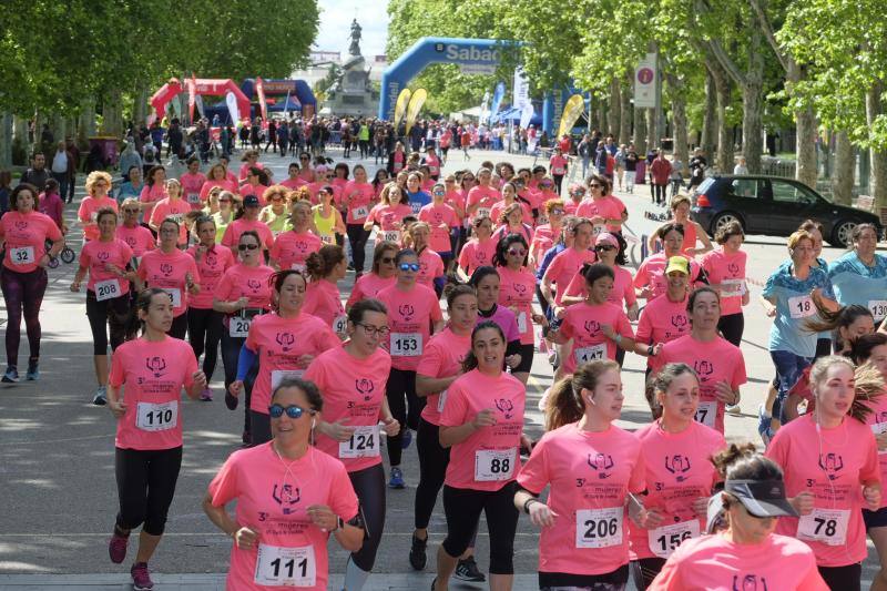 El Campo Grande se tiñó ayer de rosa para disfrutar de la tercera Carrera y Marcha de las Mujeres, que organizó El Norte de Castilla. El triunfo individual fue para Andrea Román (190), pero la clasificación general fue para todas las mujeres.