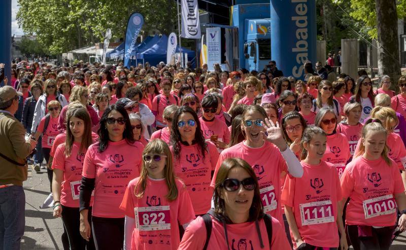 El Campo Grande se tiñó ayer de rosa para disfrutar de la tercera Carrera y Marcha de las Mujeres, que organizó El Norte de Castilla. El triunfo individual fue para Andrea Román (190), pero la clasificación general fue para todas las mujeres.