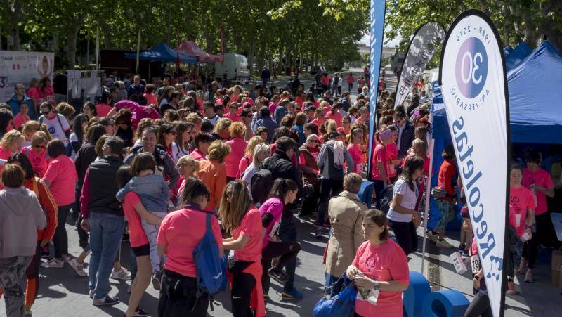 El Campo Grande se tiñó ayer de rosa para disfrutar de la tercera Carrera y Marcha de las Mujeres, que organizó El Norte de Castilla. El triunfo individual fue para Andrea Román (190), pero la clasificación general fue para todas las mujeres.