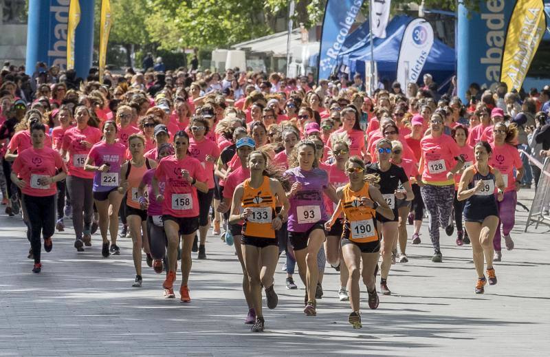 El Campo Grande se tiñó ayer de rosa para disfrutar de la tercera Carrera y Marcha de las Mujeres, que organizó El Norte de Castilla. El triunfo individual fue para Andrea Román (190), pero la clasificación general fue para todas las mujeres.