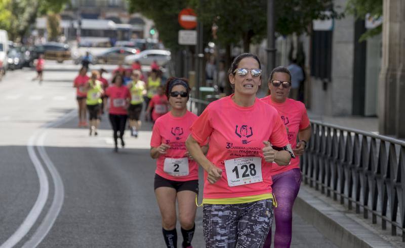 El Campo Grande se tiñó ayer de rosa para disfrutar de la tercera Carrera y Marcha de las Mujeres, que organizó El Norte de Castilla. El triunfo individual fue para Andrea Román (190), pero la clasificación general fue para todas las mujeres.