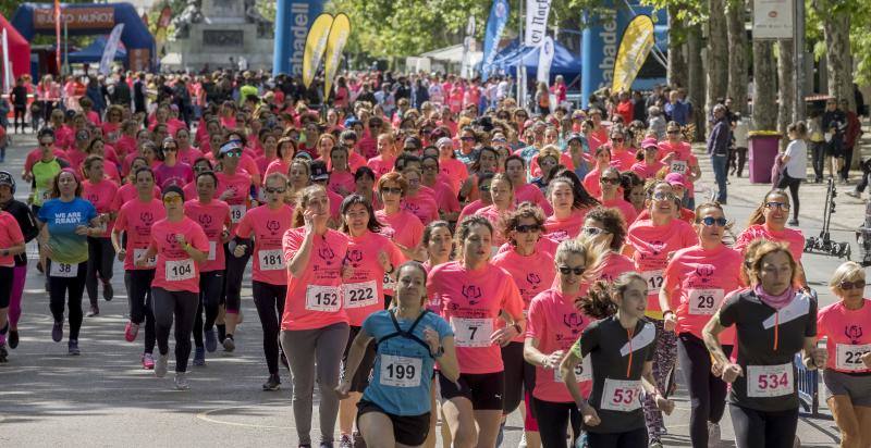 El Campo Grande se tiñó ayer de rosa para disfrutar de la tercera Carrera y Marcha de las Mujeres, que organizó El Norte de Castilla. El triunfo individual fue para Andrea Román (190), pero la clasificación general fue para todas las mujeres.