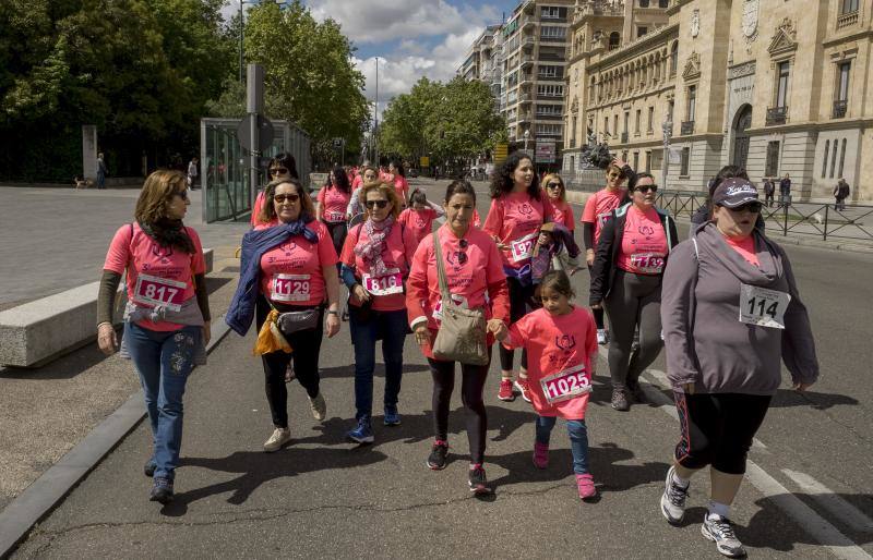 El Campo Grande se tiñó ayer de rosa para disfrutar de la tercera Carrera y Marcha de las Mujeres, que organizó El Norte de Castilla. El triunfo individual fue para Andrea Román (190), pero la clasificación general fue para todas las mujeres.