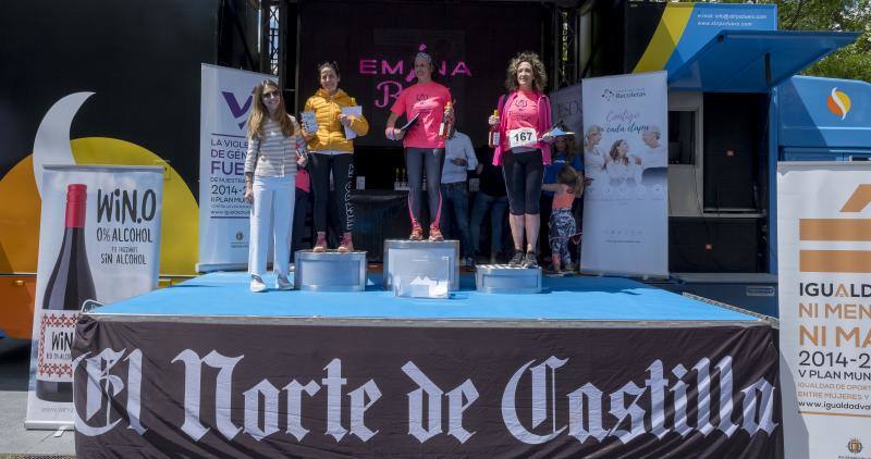 El Campo Grande se tiñó ayer de rosa para disfrutar de la tercera Carrera y Marcha de las Mujeres, que organizó El Norte de Castilla. El triunfo individual fue para Andrea Román (190), pero la clasificación general fue para todas las mujeres.