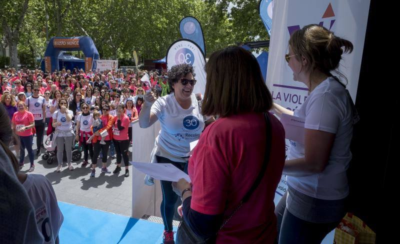 El Campo Grande se tiñó ayer de rosa para disfrutar de la tercera Carrera y Marcha de las Mujeres, que organizó El Norte de Castilla. El triunfo individual fue para Andrea Román (190), pero la clasificación general fue para todas las mujeres.