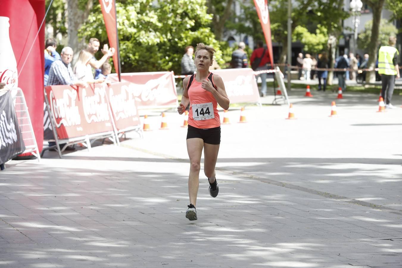 La atleta del club Atletaria Isaac Viciosa, Andrea Román, con un tiempo de 22.05, fue la ganadora de la tercera edición de la Carrera de las Mujeres que se disputó el domingo en las calles de Valladolid.