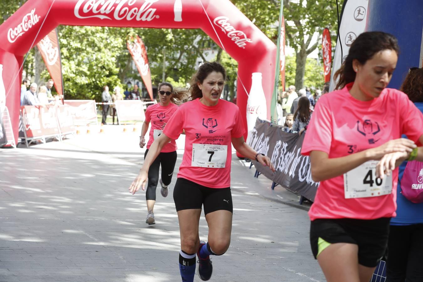 La atleta del club Atletaria Isaac Viciosa, Andrea Román, con un tiempo de 22.05, fue la ganadora de la tercera edición de la Carrera de las Mujeres que se disputó el domingo en las calles de Valladolid.