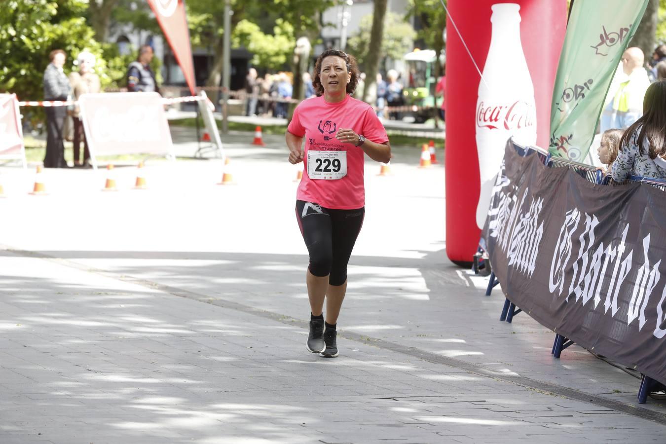 La atleta del club Atletaria Isaac Viciosa, Andrea Román, con un tiempo de 22.05, fue la ganadora de la tercera edición de la Carrera de las Mujeres que se disputó el domingo en las calles de Valladolid.