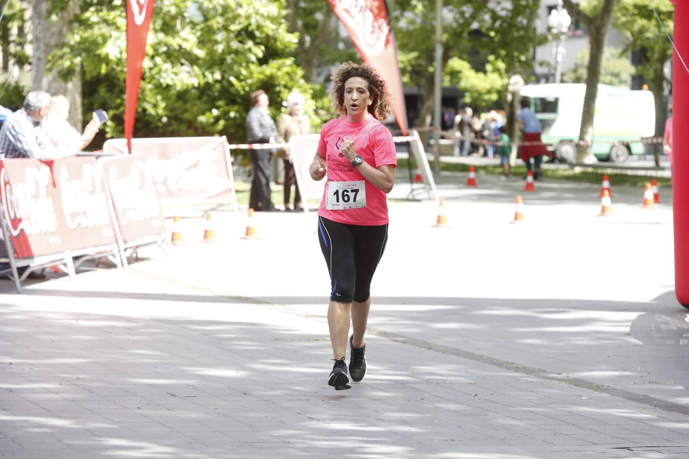 La atleta del club Atletaria Isaac Viciosa, Andrea Román, con un tiempo de 22.05, fue la ganadora de la tercera edición de la Carrera de las Mujeres que se disputó el domingo en las calles de Valladolid.