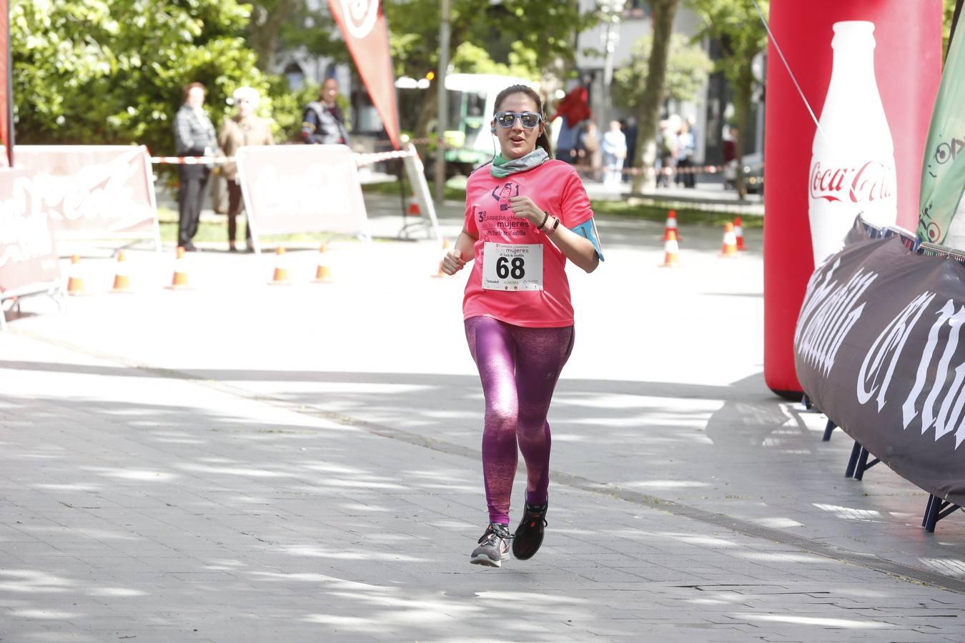 La atleta del club Atletaria Isaac Viciosa, Andrea Román, con un tiempo de 22.05, fue la ganadora de la tercera edición de la Carrera de las Mujeres que se disputó el domingo en las calles de Valladolid.