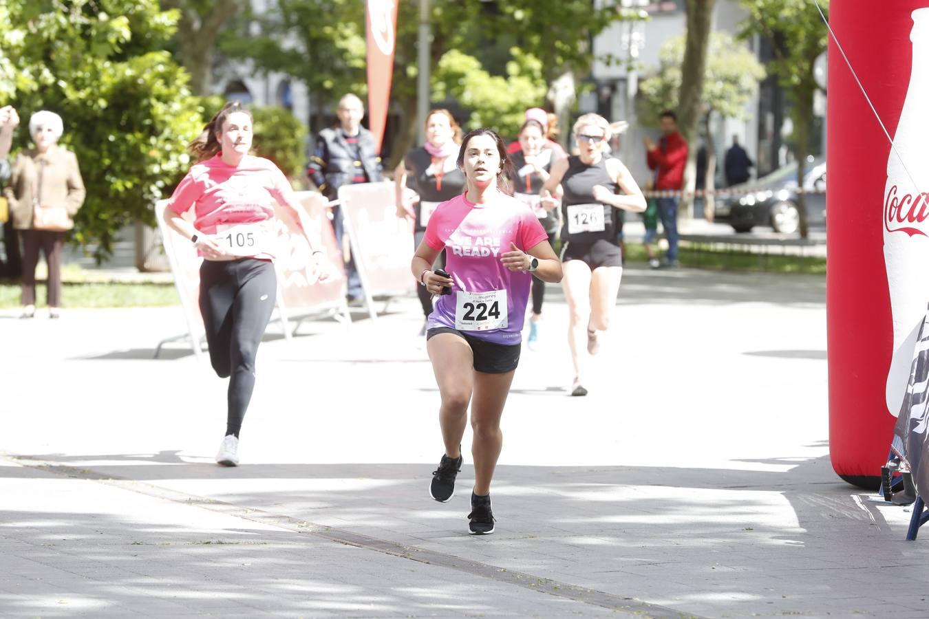 La atleta del club Atletaria Isaac Viciosa, Andrea Román, con un tiempo de 22.05, fue la ganadora de la tercera edición de la Carrera de las Mujeres que se disputó el domingo en las calles de Valladolid.