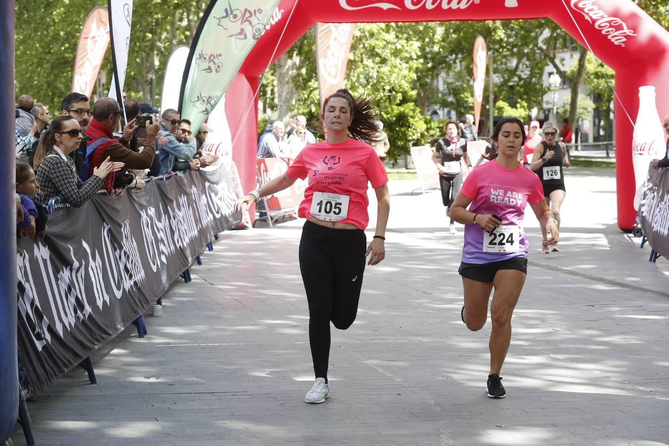 La atleta del club Atletaria Isaac Viciosa, Andrea Román, con un tiempo de 22.05, fue la ganadora de la tercera edición de la Carrera de las Mujeres que se disputó el domingo en las calles de Valladolid.