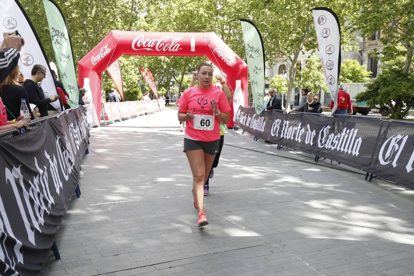 La buena mañana acompañó a las participantes en la Carrera y Marcha de las Mujeres, organizada por El Norte de Castilla. 