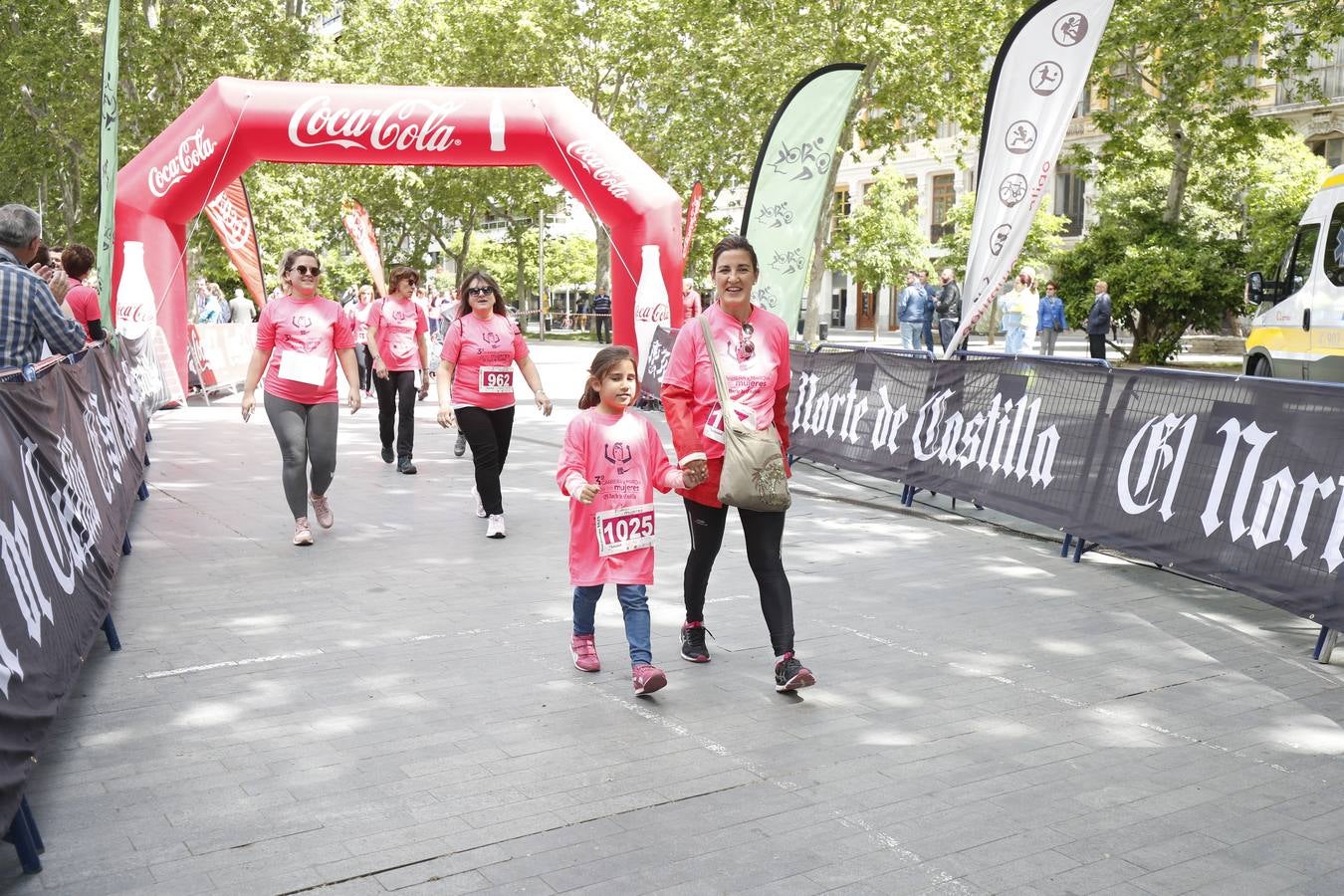 La buena mañana acompañó a las participantes en la Carrera y Marcha de las Mujeres, organizada por El Norte de Castilla. 