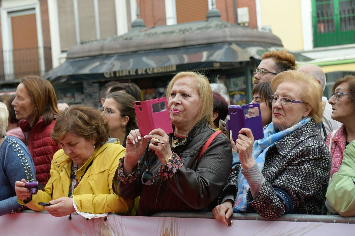 Concha Velasco capitalizó el cariño del público en una pasarela que reunió a nombres conocidos de la escena en el Teatro Calderón 