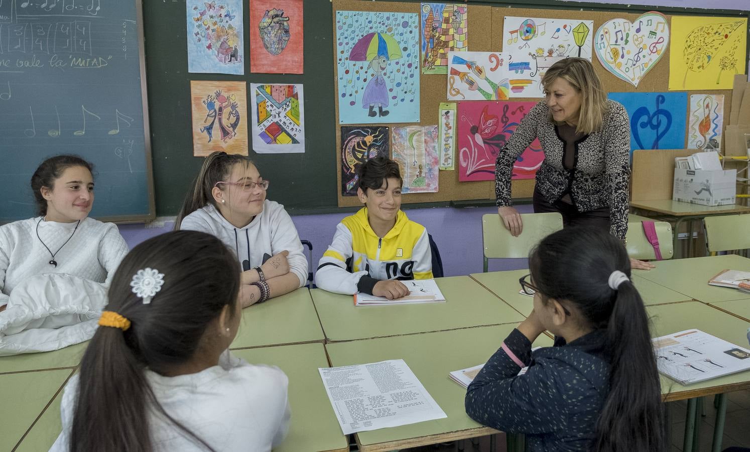 Fotos: Pilar del Olmo visita el barrio de Pajarillos y el colegio Cristóbal Colón de Valladolid