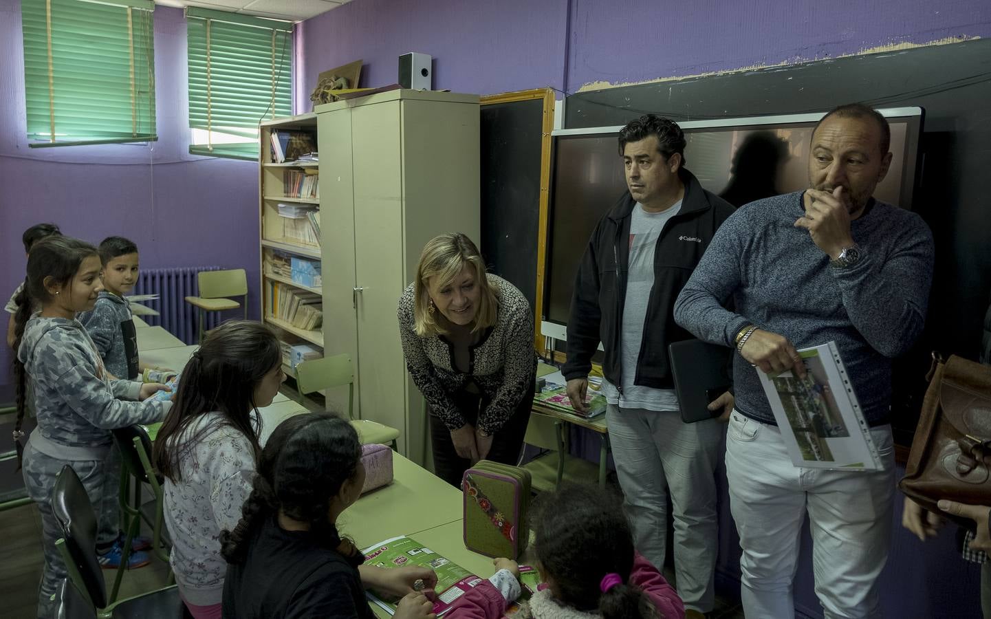 Fotos: Pilar del Olmo visita el barrio de Pajarillos y el colegio Cristóbal Colón de Valladolid