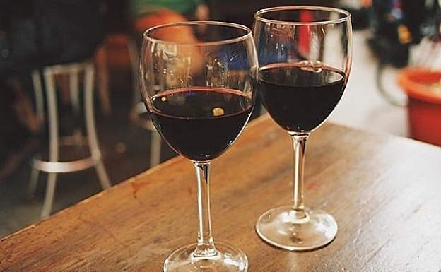 Desarticulan una organización dedicada a la venta fraudulenta de vino con etiquetas falsas de la DO Bierzo