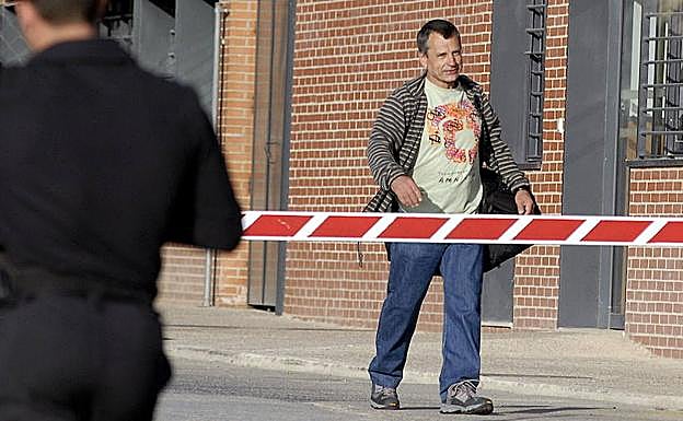 José María Sagarduy Moja, alias 'Gatza', preso de la banda terrorista ETA, a su salida de la cárcel de Jaén II, tras 31 años en prisión. 