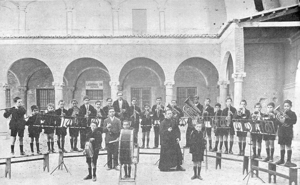 Banda de música del Hospicio a principios del siglo XX.