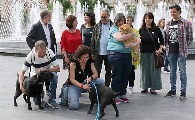 Candidatos de Toma la Palabra, junto con sus animales, Greta, Nata y Tiberio. 