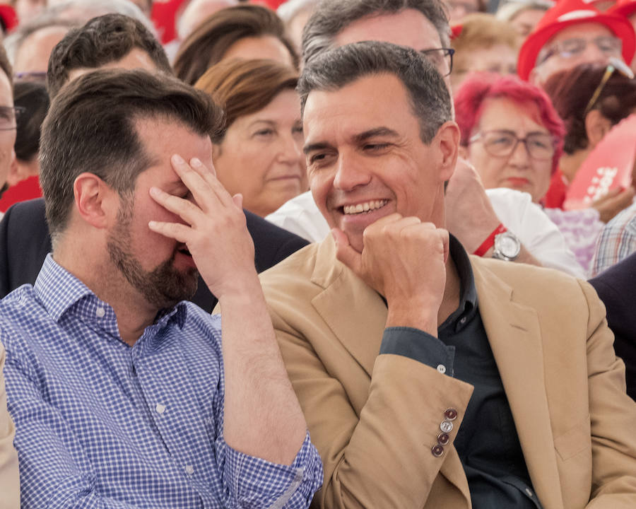 Al presidente del Gobierno le han acompañado en el acto Iratxe García, candidata del PSOE a las europeas, Luis Tudanca y Óscar Puente