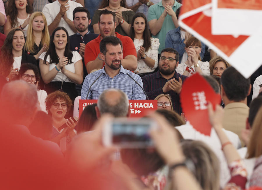Al presidente del Gobierno le han acompañado en el acto Iratxe García, candidata del PSOE a las europeas, Luis Tudanca y Óscar Puente