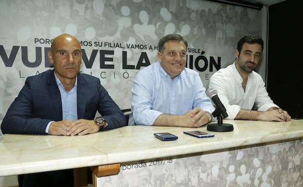José María Movilla, Carlos Martín y Víctor Iglesias, en la sala de prensa del Helmántico. 