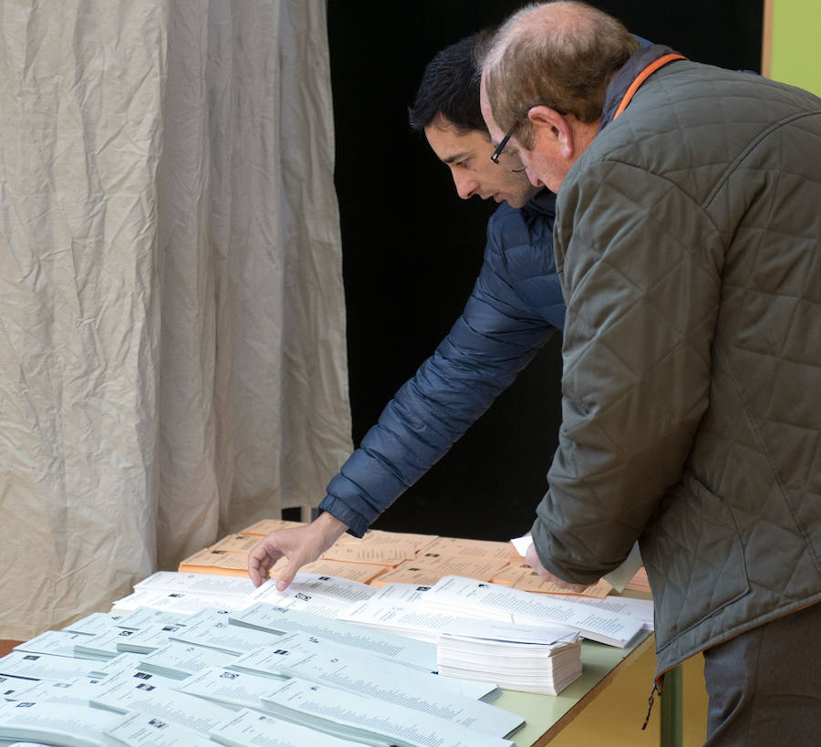 Fotos: Segovia vota en las elecciones municipales, autonómicas y europeas