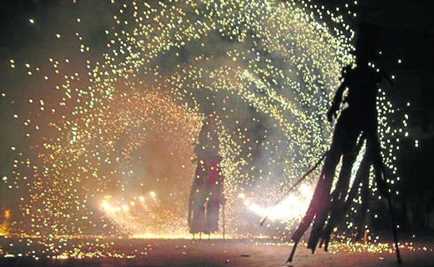 Espectáculo 'Recyklantex de fuego' con el que se inaugurará el FÀCYL de este año. 