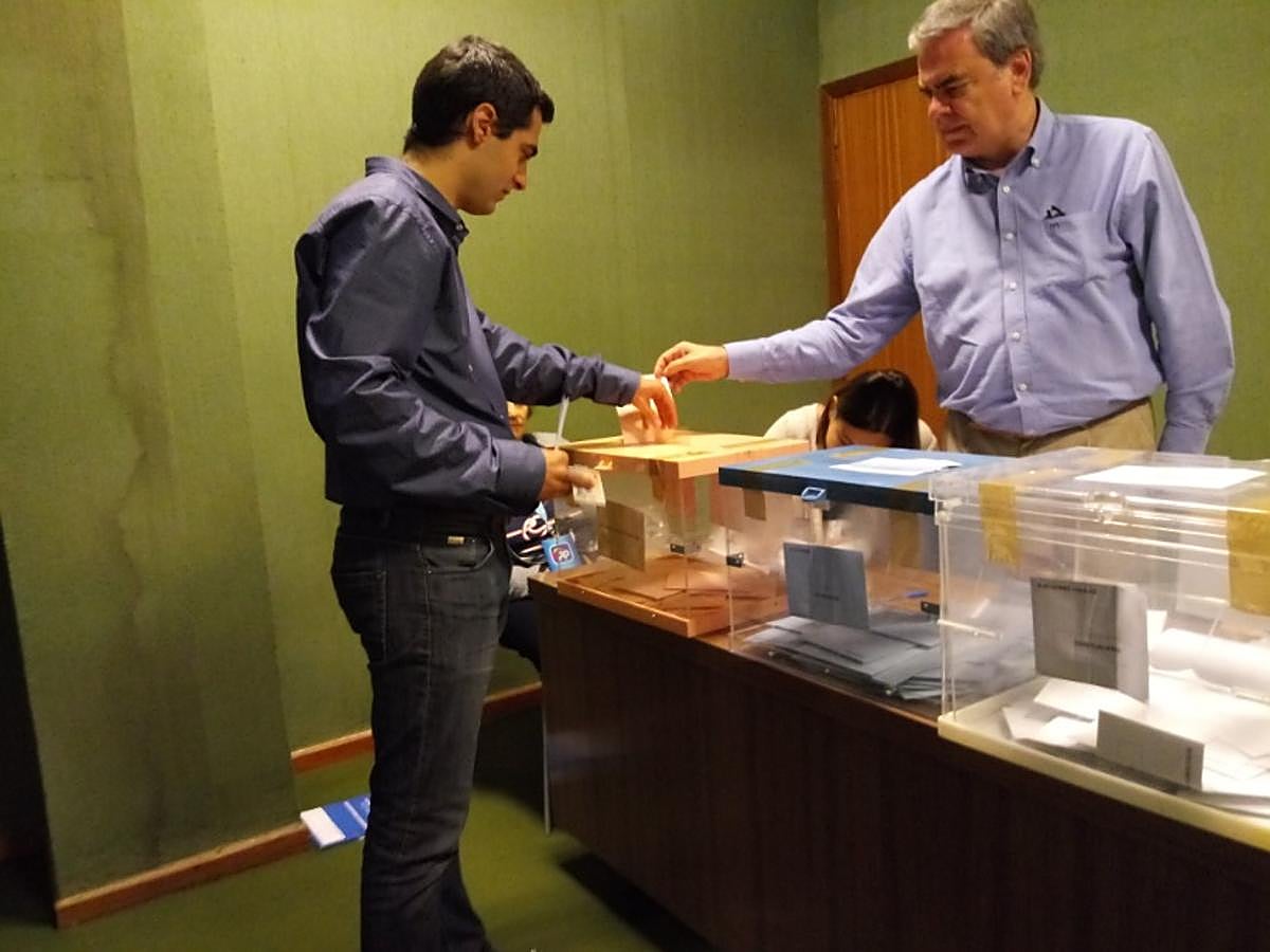 Fotos: Los candidatos acuden a votar en Salamanca