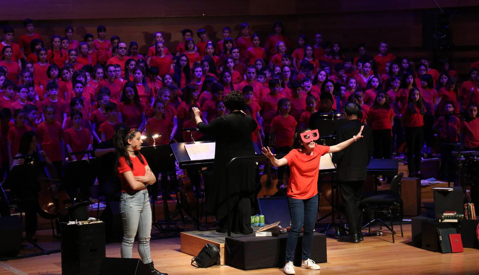 La novena edición del proyecto musical reúne a cerca de 3.600 escolares en torno a la cantata de Eduard Iniesta que celebra el centenario del poeta catalán