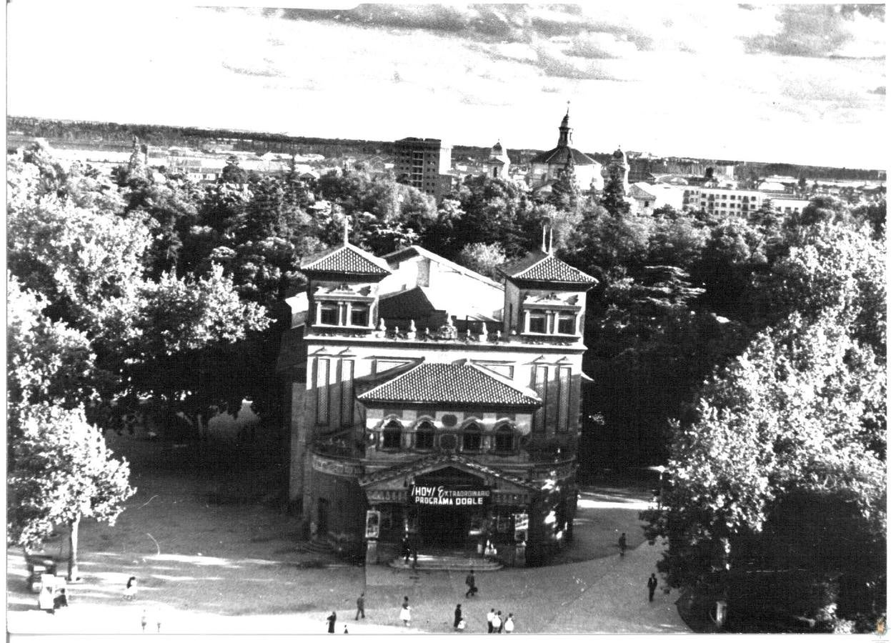 Denominado en un primer momento Salón Pradera, abrió sus puertas el 16 de septiembre de 1910 | Por su escenario desfilaron artistas de la talla de Estrellita Castro, Soledad Miralles y Amalia Molina | Cerró sus puertas en 1967 y se derribó al año siguiente para construir un hotel de lujo que nunca se haría realidad