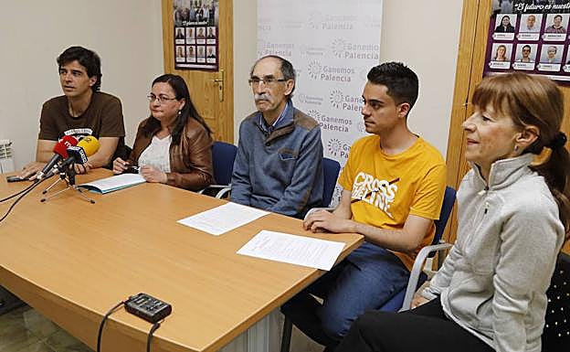 Los portavoces de Ganemos analizan los resultados.