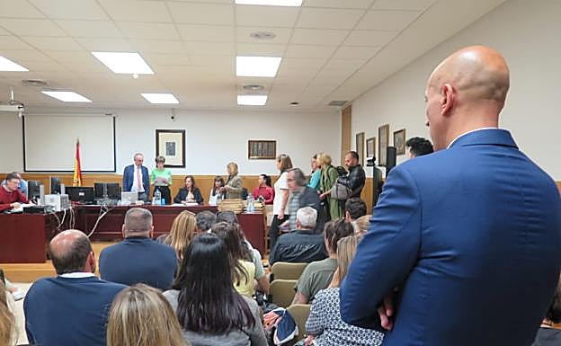 José Antonio Diez siguiendo el recuento oficial de votos en la Junta Electoral Central. 