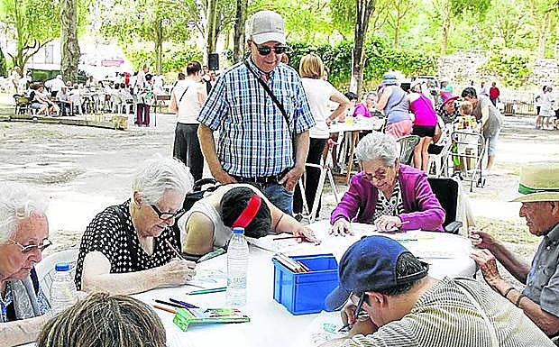 Encuentro en el parque celebrado por el centro. 