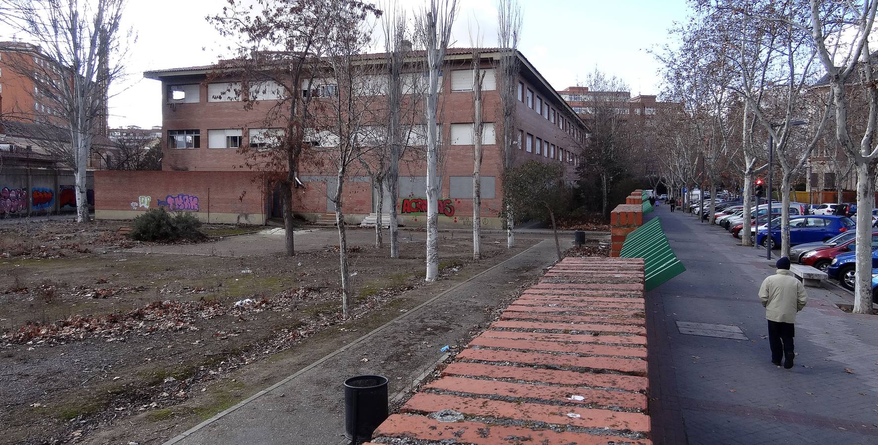 Los operarios concluyen el derribo del edificio de La Rondilla a falta de retirar las 5.300 toneladas de escombros para dar paso a la construcción de la Escuela de Arte