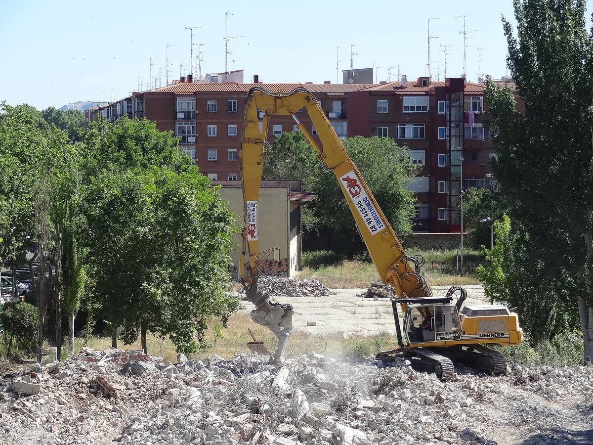 Los operarios concluyen el derribo del edificio de La Rondilla a falta de retirar las 5.300 toneladas de escombros para dar paso a la construcción de la Escuela de Arte