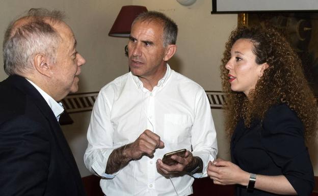 Alfonso Martín (centro) con el diputado por Segovia, Eduardo Calvo, y la candidata de Ciudadanos a la Alcaldía de Segovia, Noemí Otero. 