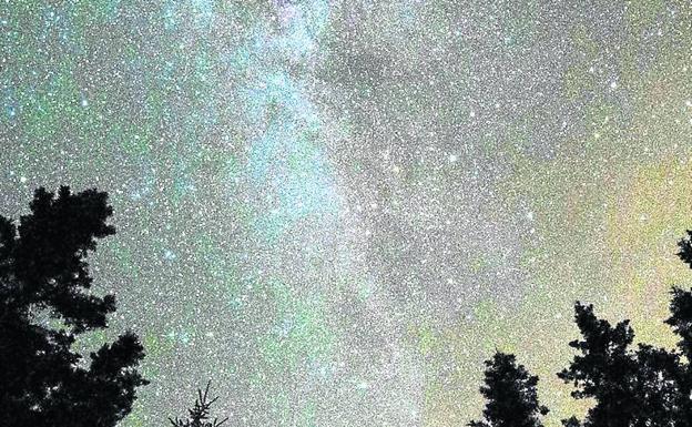 Imagen de un cielo estrellado. 