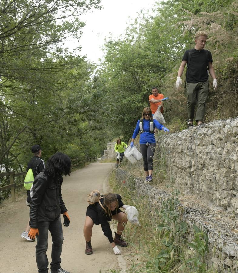 Con motivo del Día Mundial del Medio Ambiente el club Solorunners ha organizado la primera convocatoria de 'plogging' celebrada en Valladolid, una iniciativa que ha nacido en Suecia y que conjuga el 'running' con la ecología: correr mientras se recogen residuos