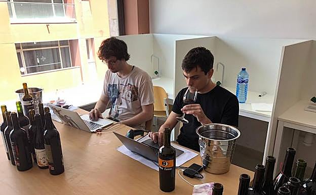 Los actadores Alberto Ruffoni y Boris Oloivas en Toro. 