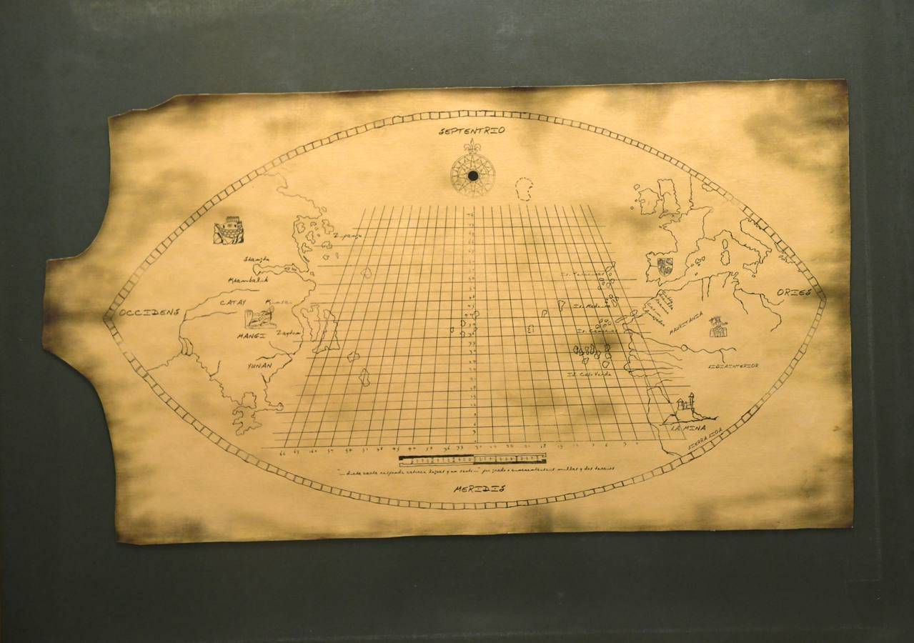 Fue rubricado en 1494 por el rey Juan II de Portugal y los Reyes Católicos| Fue el primer Tratado de la Historia de la América Hispana, ya que en sus líneas se plasma el pacto sobre las rutas de expansión de ambas potencias al este y al oeste| El ministro de Cultura, José Guirao, ha asistido a la inauguración de la muestra en la que el documento estará expuesto, hasta el domingo, por primera vez al público de manera gratuita en las Casas del Tratado 