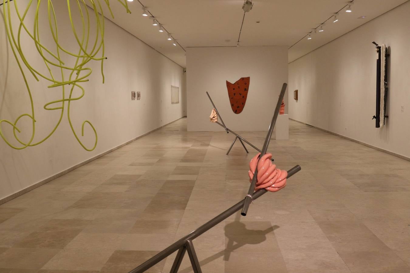 Eva Lootz, Ignasi Aballí, Adolfo Scholosser, Cristina Iglesias, Teresa Solar y Patricia Dauder, entre los treinta artistas con obra en la exposición, que se puede visitar hasta el 13 de octubre