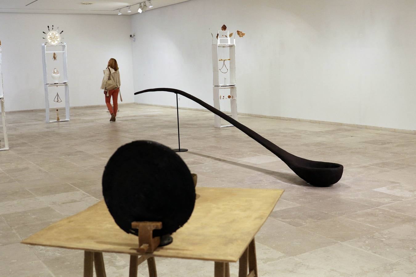 Eva Lootz, Ignasi Aballí, Adolfo Scholosser, Cristina Iglesias, Teresa Solar y Patricia Dauder, entre los treinta artistas con obra en la exposición, que se puede visitar hasta el 13 de octubre