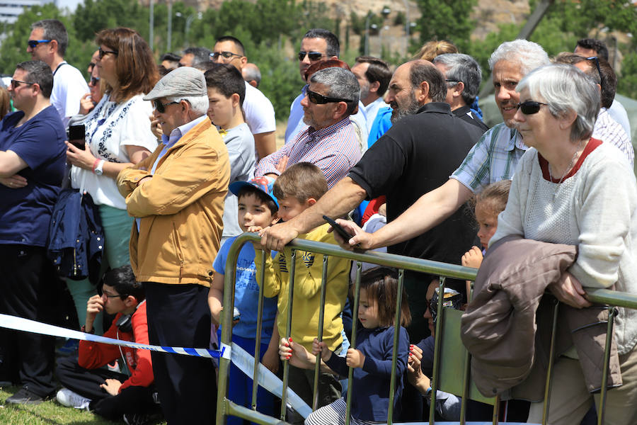 Fotos: Exhibición militar en Salamanca en el día de las Fuerzas Armadas (1/2)