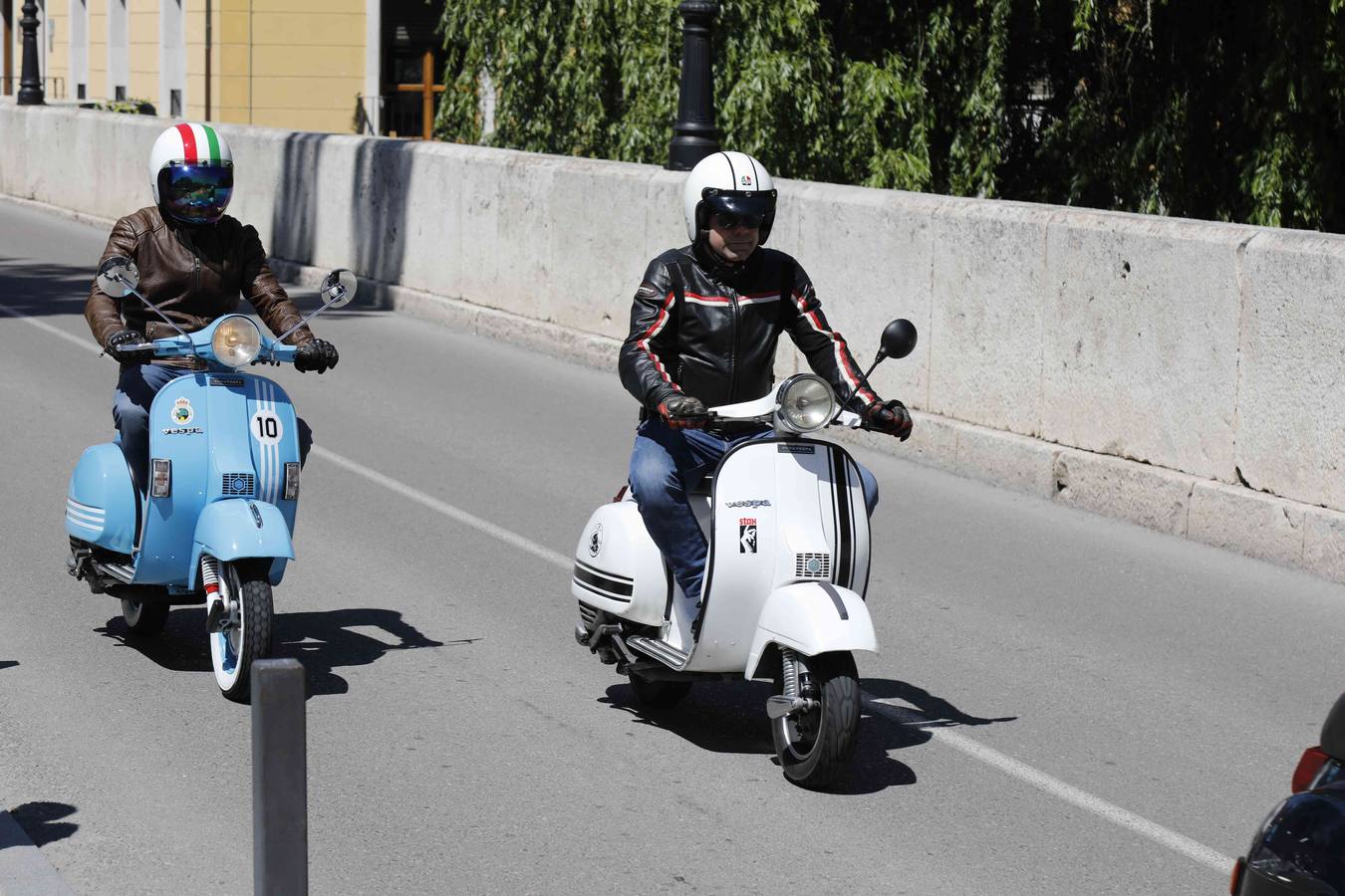 Más de 150 inscritos procedentes de toda España recorren las calles de la localidad para «compartir moto y amistad»